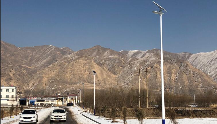 高桿路燈具備什么優勢。