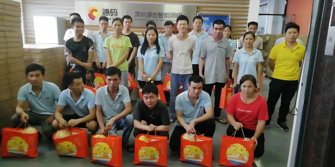 喜逢中秋加國(guó)慶，月圓家圓就團(tuán)圓