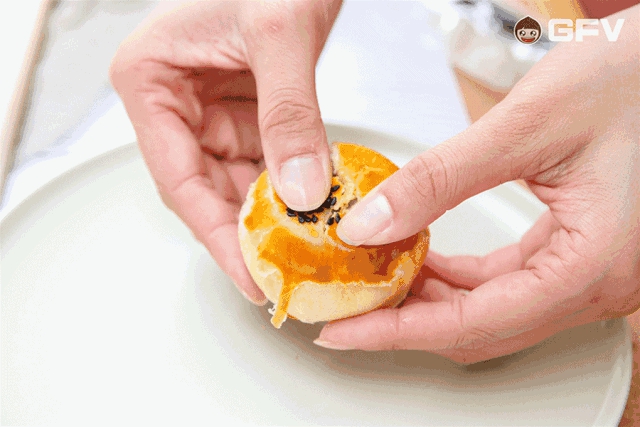 喜逢中秋加國(guó)慶，月圓家圓就團(tuán)圓